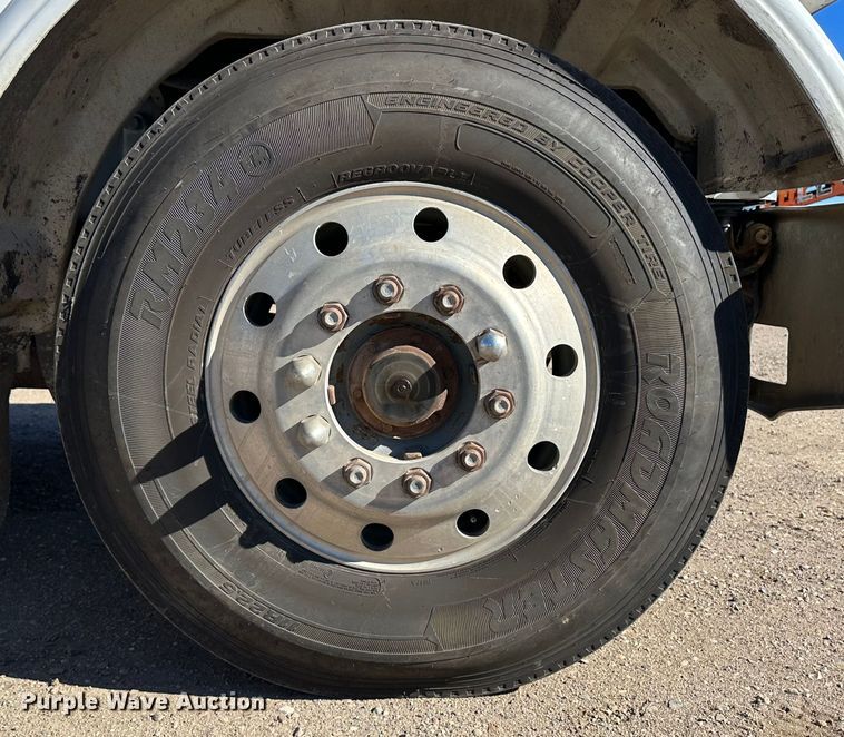 image for item JD9138 1995 Peterbilt 378  seed tender truck