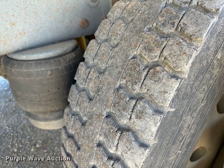 image for item JD9138 1995 Peterbilt 378  seed tender truck