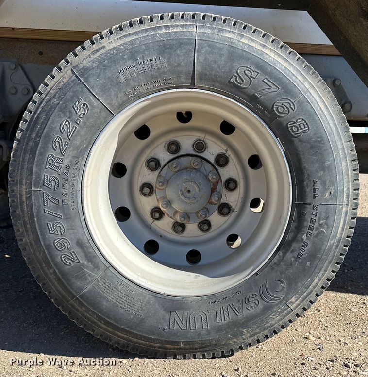 image for item JD9138 1995 Peterbilt 378  seed tender truck