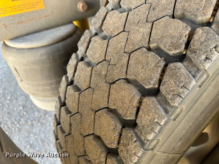 image for item JD9138 1995 Peterbilt 378  seed tender truck