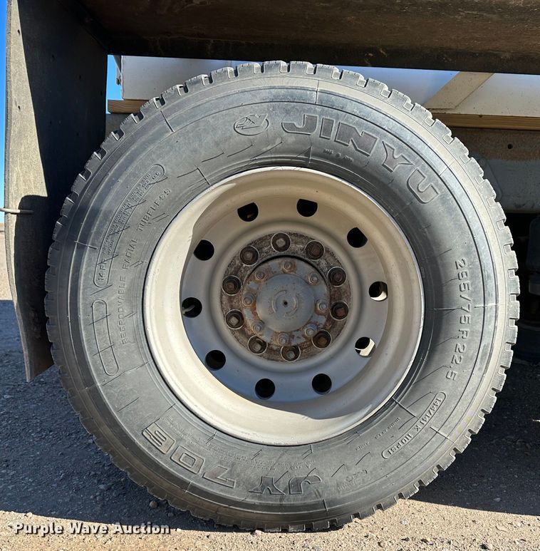 image for item JD9138 1995 Peterbilt 378  seed tender truck