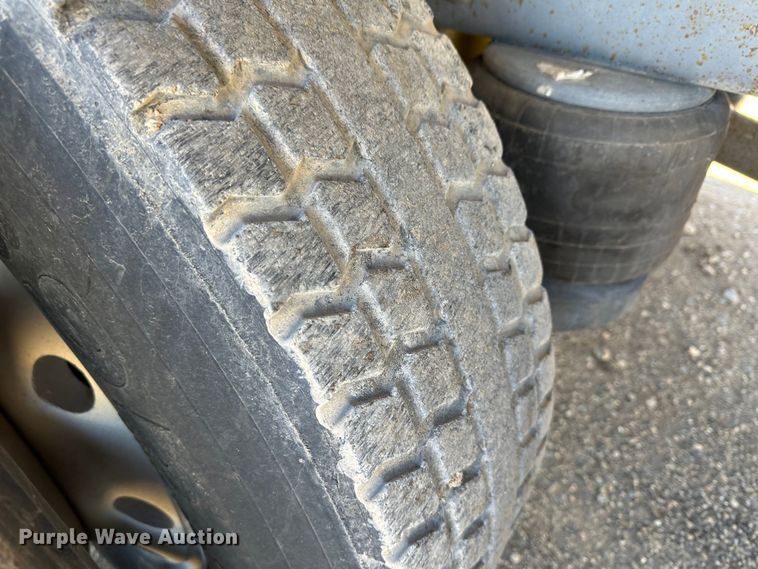 image for item JD9138 1995 Peterbilt 378  seed tender truck