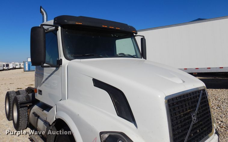 image for item JJ9656 2006 Volvo VNL  semi truck