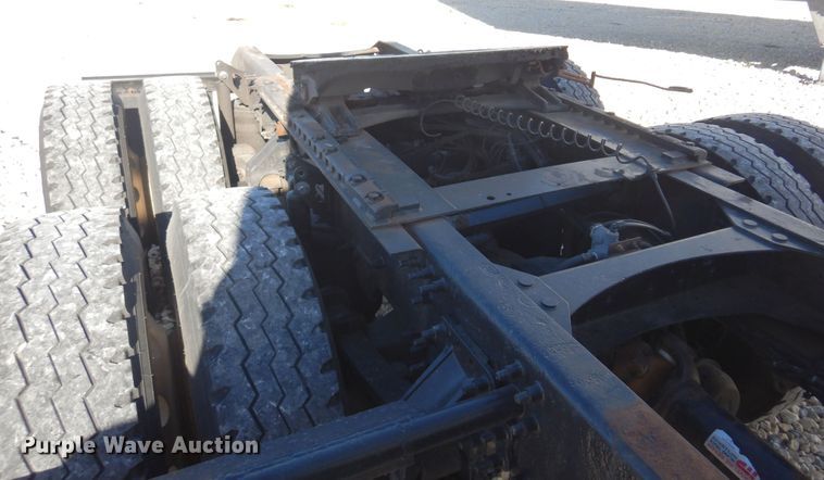 image for item JJ9656 2006 Volvo VNL  semi truck