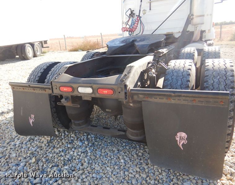 image for item JJ9656 2006 Volvo VNL  semi truck