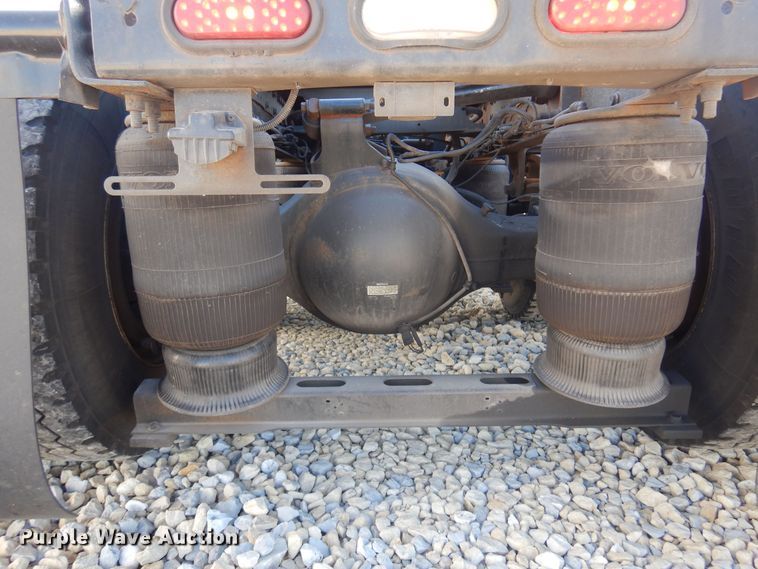 image for item JJ9656 2006 Volvo VNL  semi truck