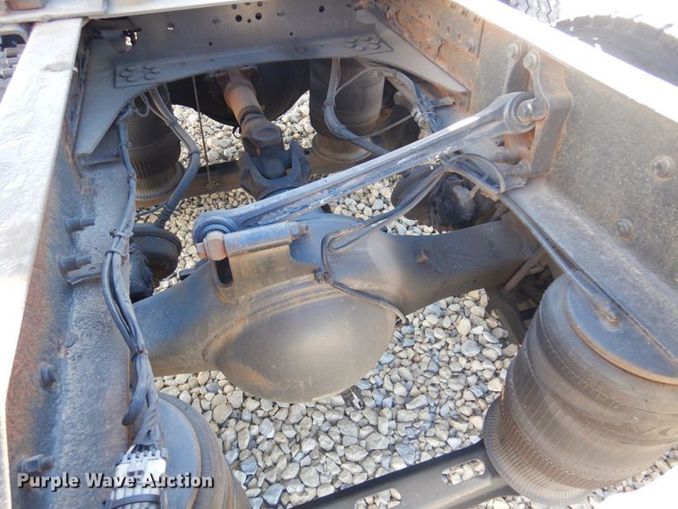 image for item JJ9656 2006 Volvo VNL  semi truck