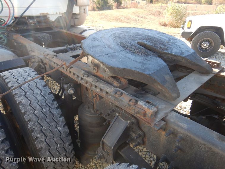 image for item JJ9656 2006 Volvo VNL  semi truck