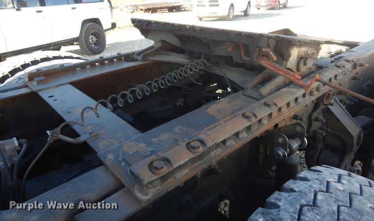 image for item JJ9656 2006 Volvo VNL  semi truck