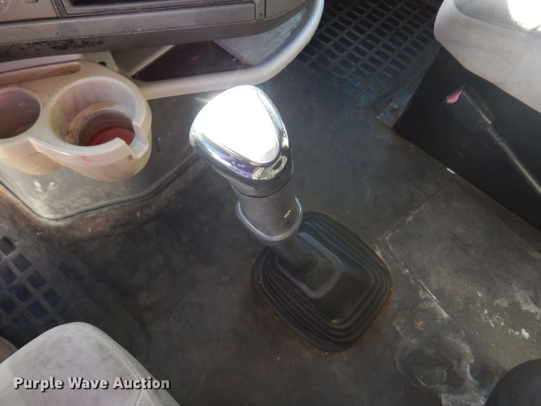 image for item JJ9656 2006 Volvo VNL  semi truck