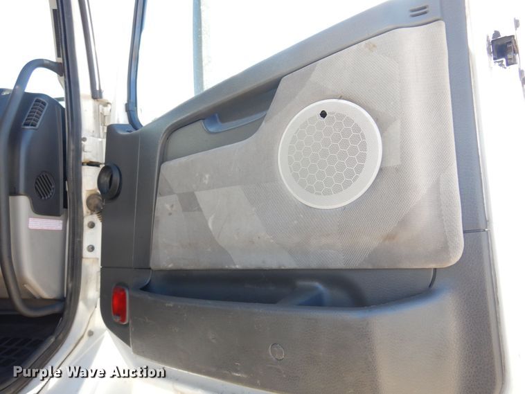 image for item JJ9656 2006 Volvo VNL  semi truck