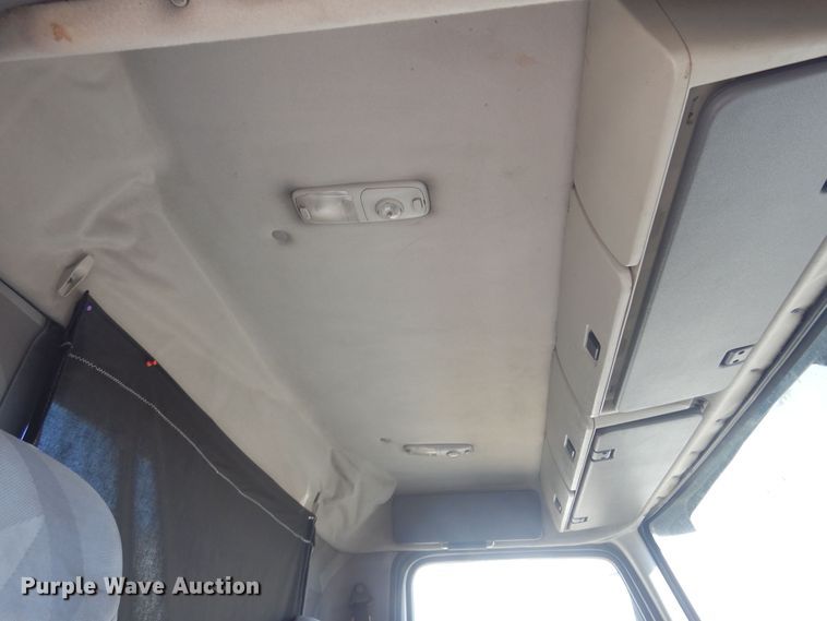 image for item JJ9656 2006 Volvo VNL  semi truck