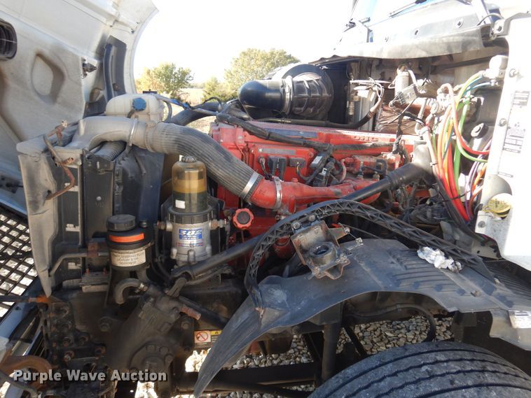 image for item JJ9656 2006 Volvo VNL  semi truck