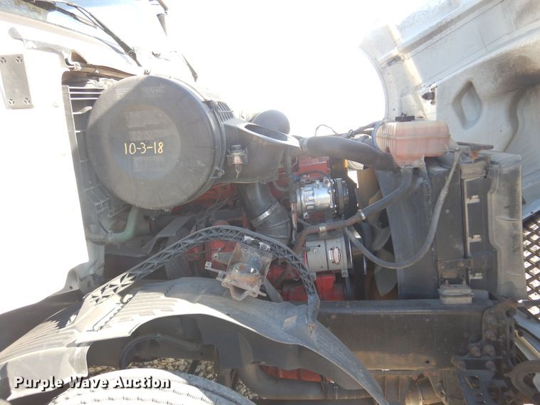 image for item JJ9656 2006 Volvo VNL  semi truck