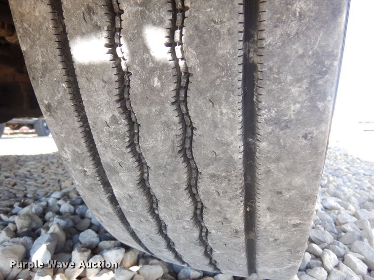 image for item JJ9656 2006 Volvo VNL  semi truck