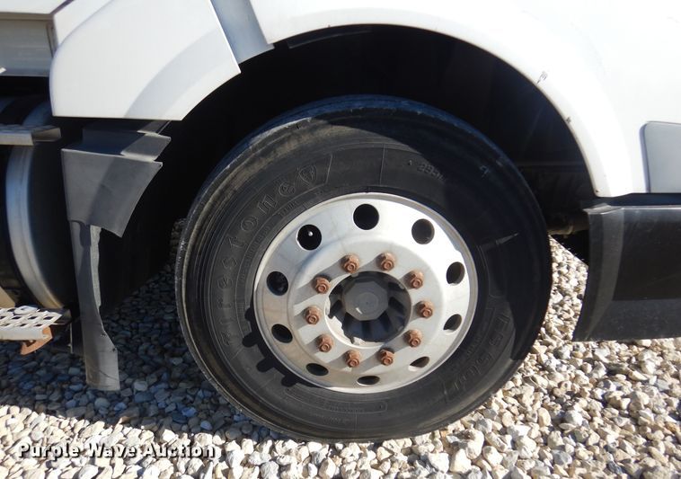 image for item JJ9656 2006 Volvo VNL  semi truck