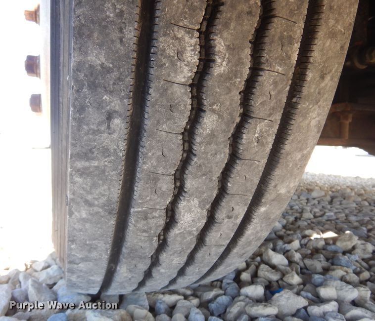 image for item JJ9656 2006 Volvo VNL  semi truck