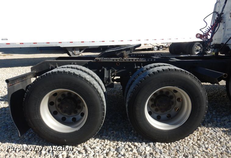 image for item JJ9656 2006 Volvo VNL  semi truck