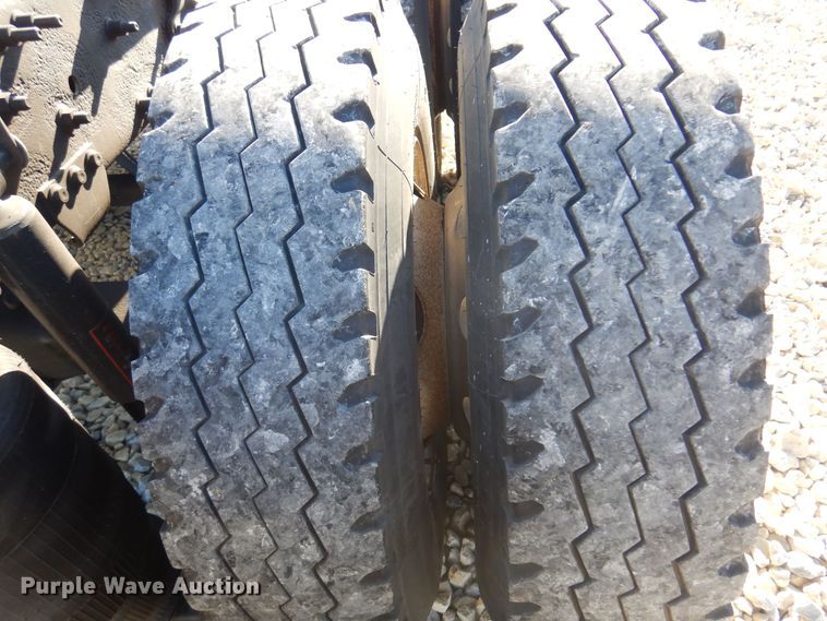 image for item JJ9656 2006 Volvo VNL  semi truck