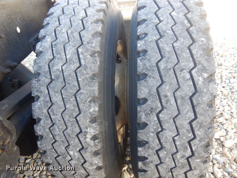 image for item JJ9656 2006 Volvo VNL  semi truck