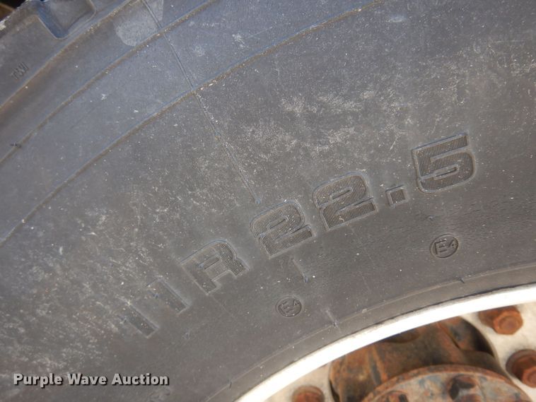 image for item JJ9656 2006 Volvo VNL  semi truck