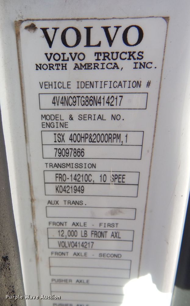 image for item JJ9656 2006 Volvo VNL  semi truck