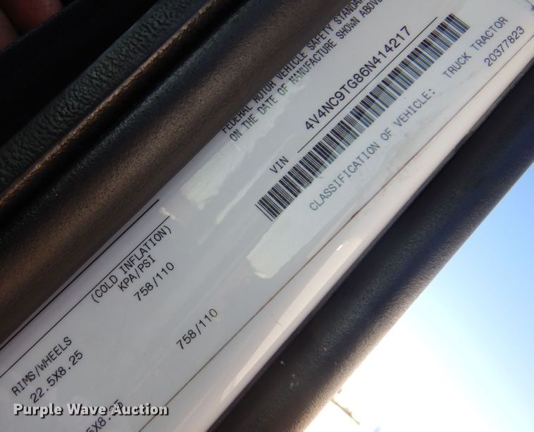 image for item JJ9656 2006 Volvo VNL  semi truck