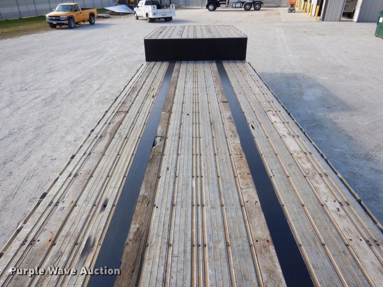 image for item JL9784 1998 Fontaine  drop deck trailer