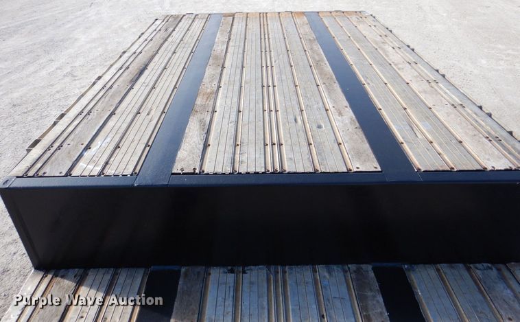 image for item JL9784 1998 Fontaine  drop deck trailer