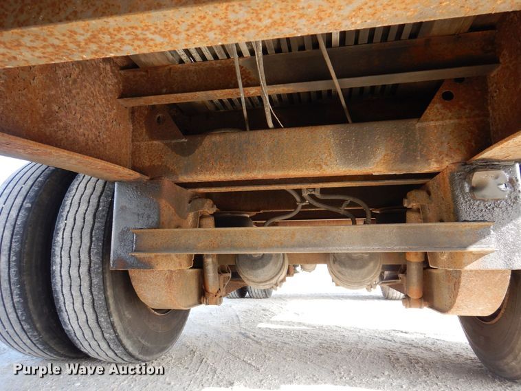 image for item JL9784 1998 Fontaine  drop deck trailer