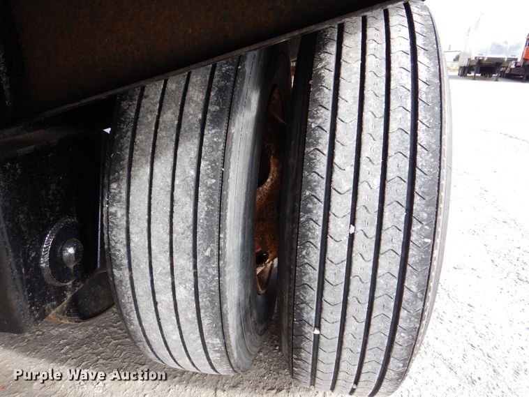 image for item JL9784 1998 Fontaine  drop deck trailer