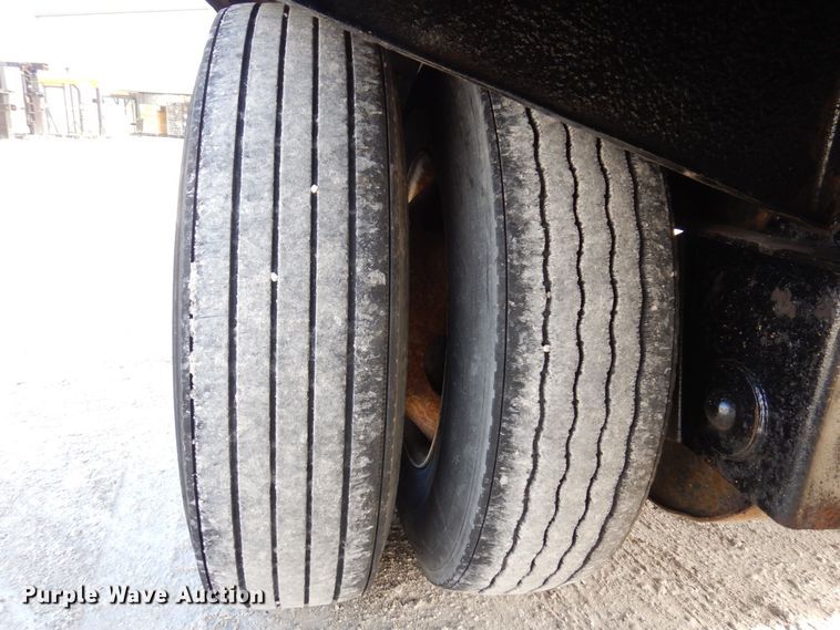 image for item JL9784 1998 Fontaine  drop deck trailer