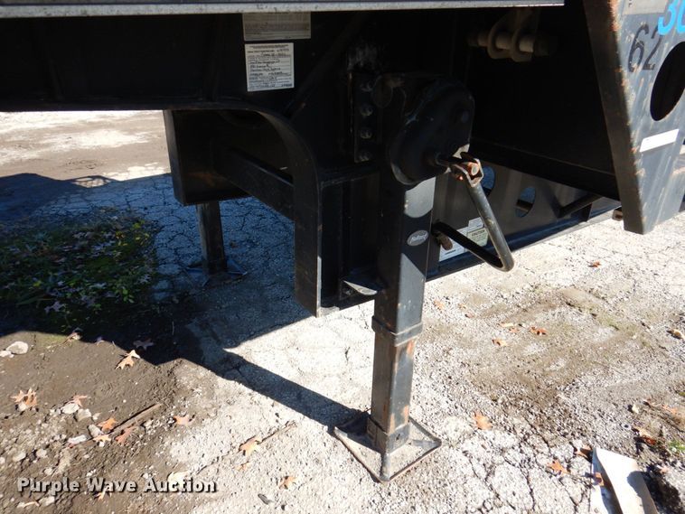 image for item JL9852 2005 Transcraft DTL-2100 W2  drop deck trailer