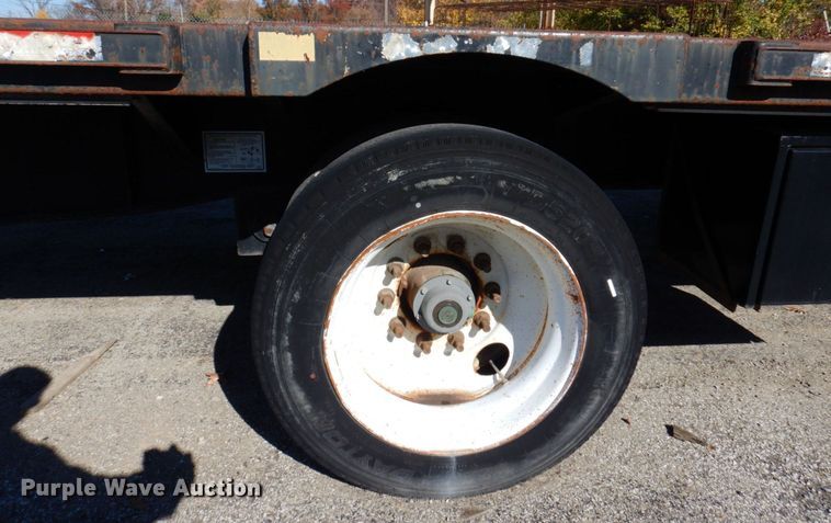 image for item JL9852 2005 Transcraft DTL-2100 W2  drop deck trailer