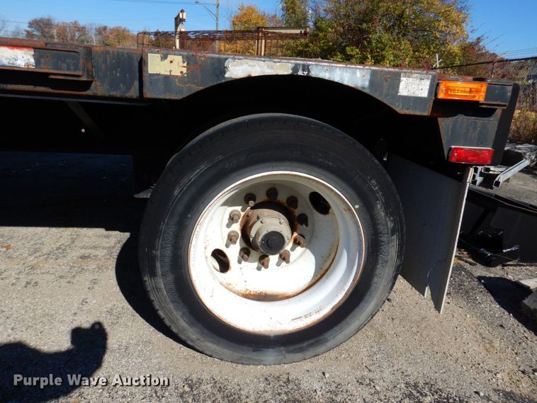 image for item JL9852 2005 Transcraft DTL-2100 W2  drop deck trailer