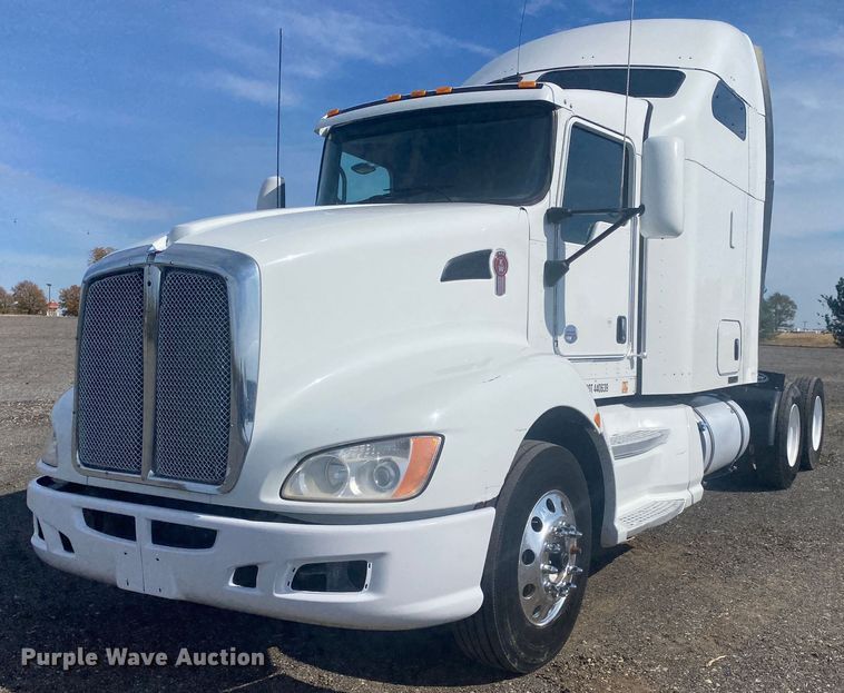 image for item JW9331 2014 Kenworth T660  semi truck