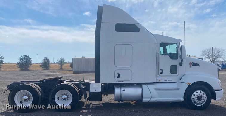 image for item JW9331 2014 Kenworth T660  semi truck