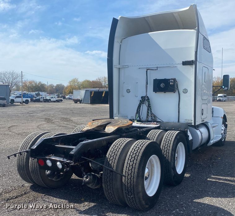 image for item JW9331 2014 Kenworth T660  semi truck