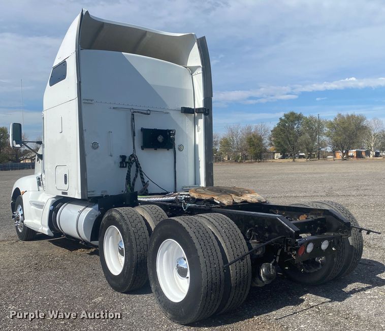 image for item JW9331 2014 Kenworth T660  semi truck