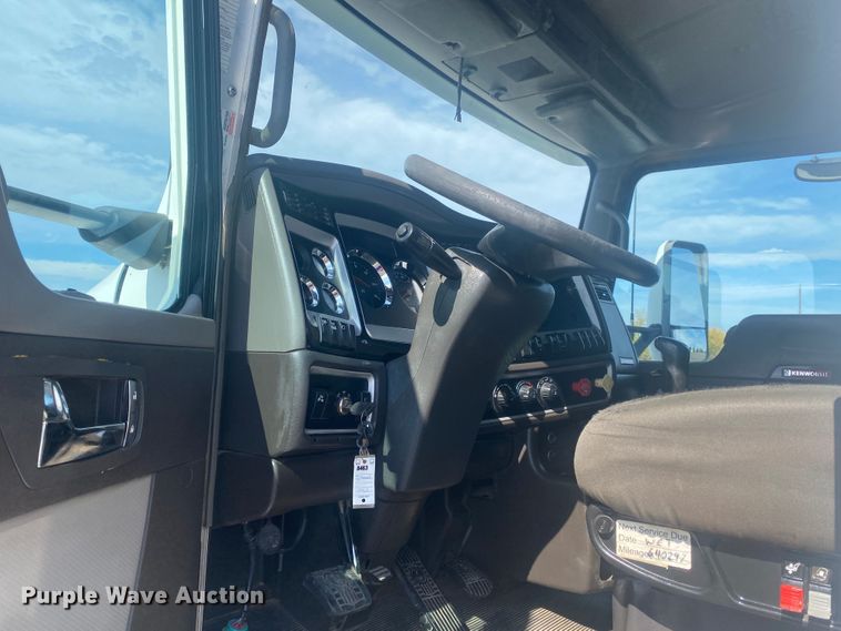 image for item JW9331 2014 Kenworth T660  semi truck