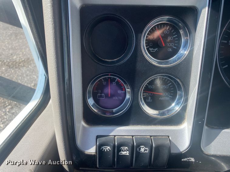 image for item JW9331 2014 Kenworth T660  semi truck