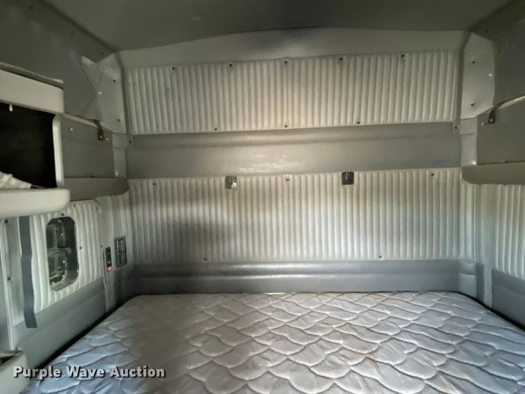 image for item JW9331 2014 Kenworth T660  semi truck