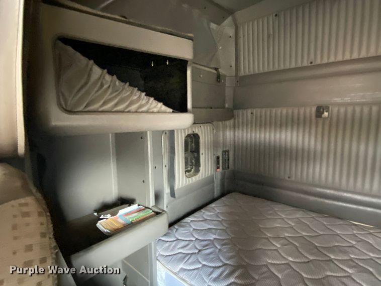 image for item JW9331 2014 Kenworth T660  semi truck