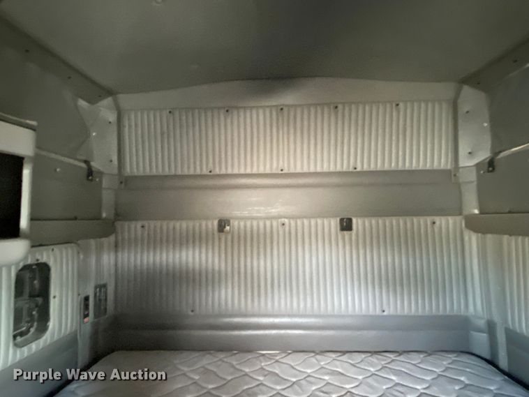 image for item JW9331 2014 Kenworth T660  semi truck