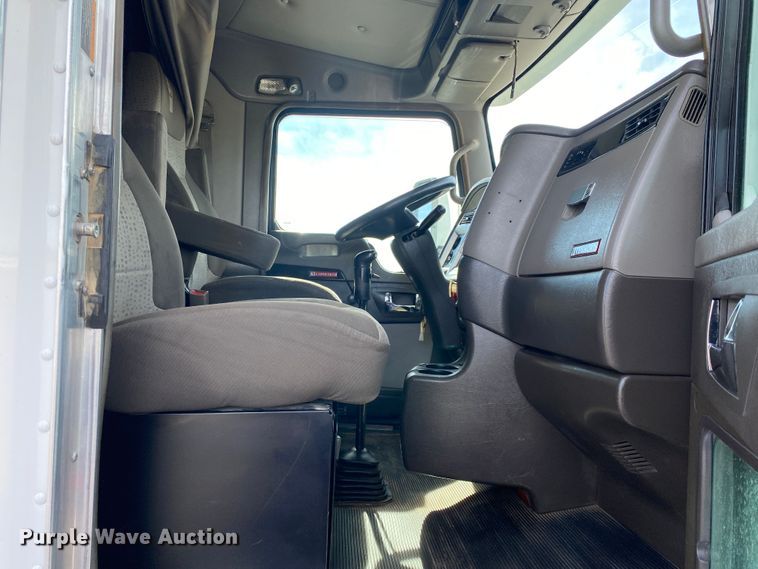 image for item JW9331 2014 Kenworth T660  semi truck