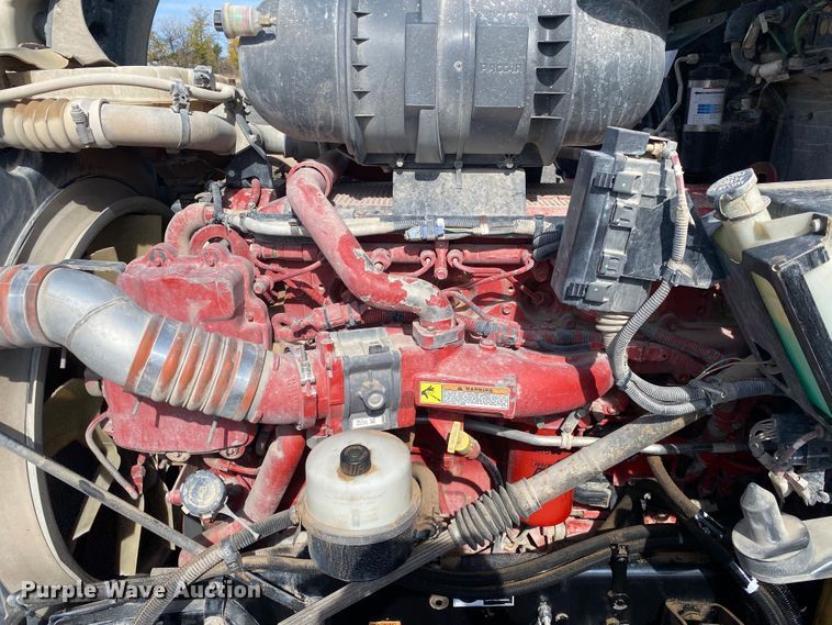 image for item JW9331 2014 Kenworth T660  semi truck