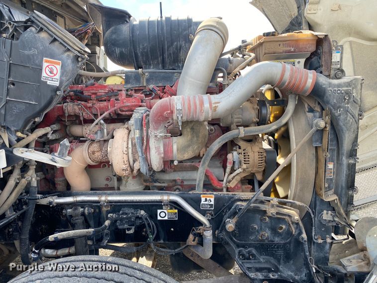 image for item JW9331 2014 Kenworth T660  semi truck