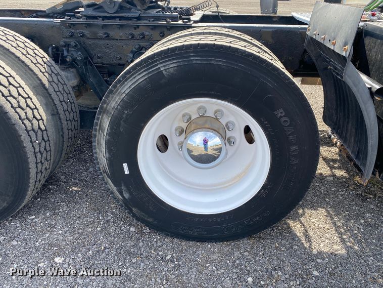 image for item JW9331 2014 Kenworth T660  semi truck