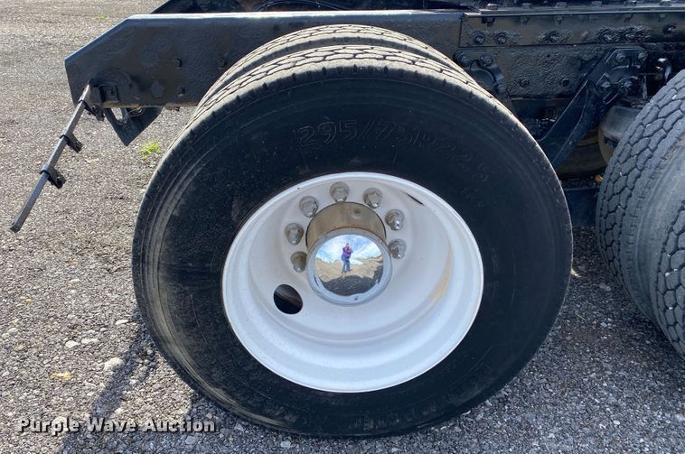 image for item JW9331 2014 Kenworth T660  semi truck