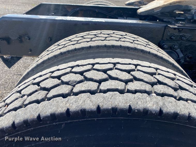 image for item JW9331 2014 Kenworth T660  semi truck